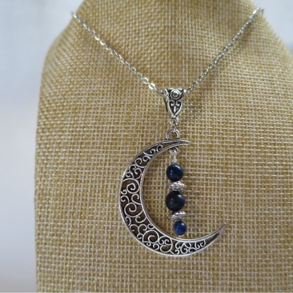 Silver filigree moon pendant with lapis lazuli, 18” chain - Picture 7 of 8